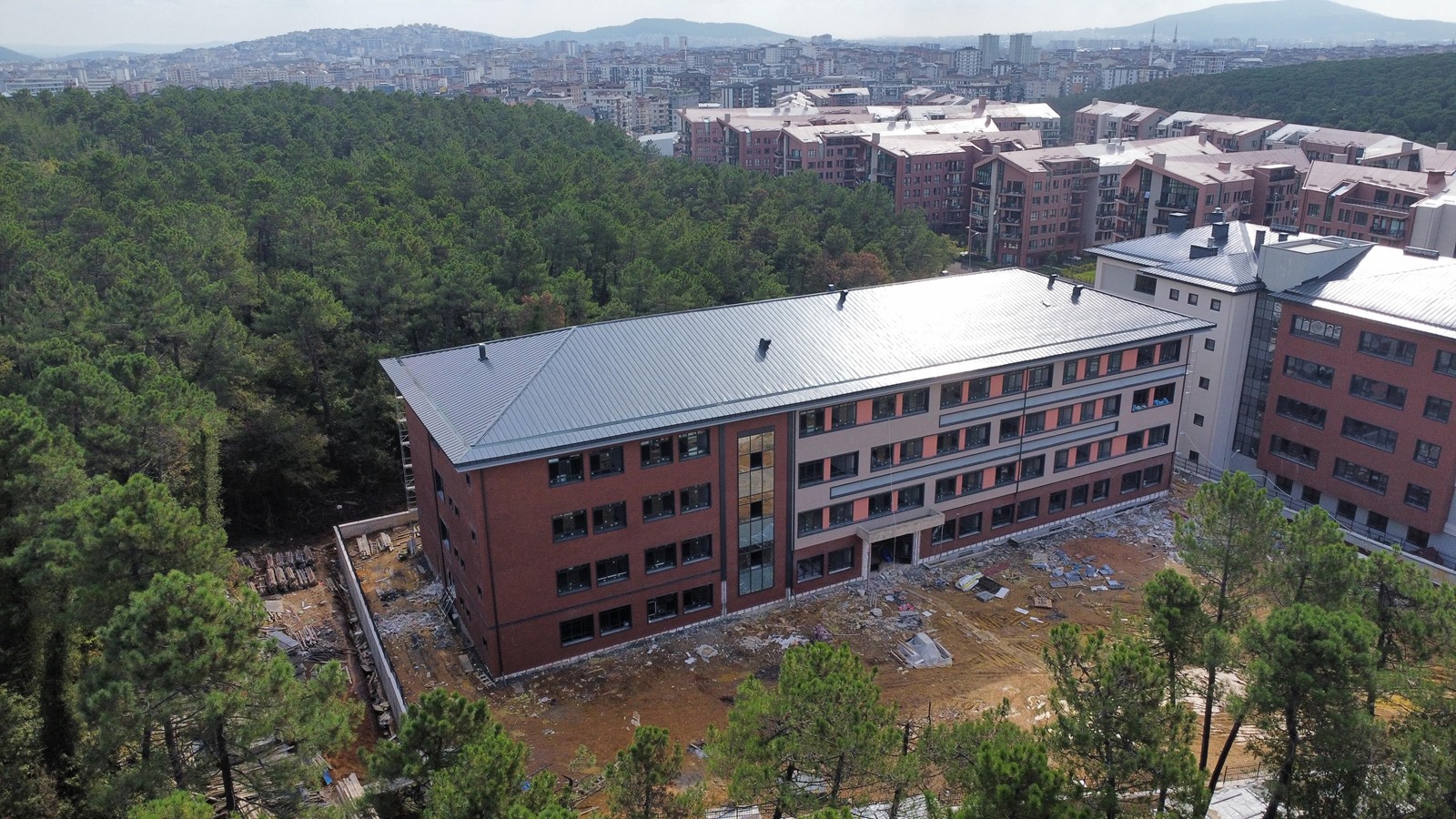 İSTANBUL İLİ ÇEKMEKÖY İLÇESİ TAŞDELEN MAHALLESİ ANADOLU LİSESİ YAPIM İŞİ 